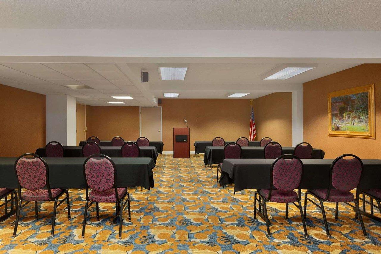 Hotel Baymont By Wyndham Latham Albany Airport Zewnętrze zdjęcie