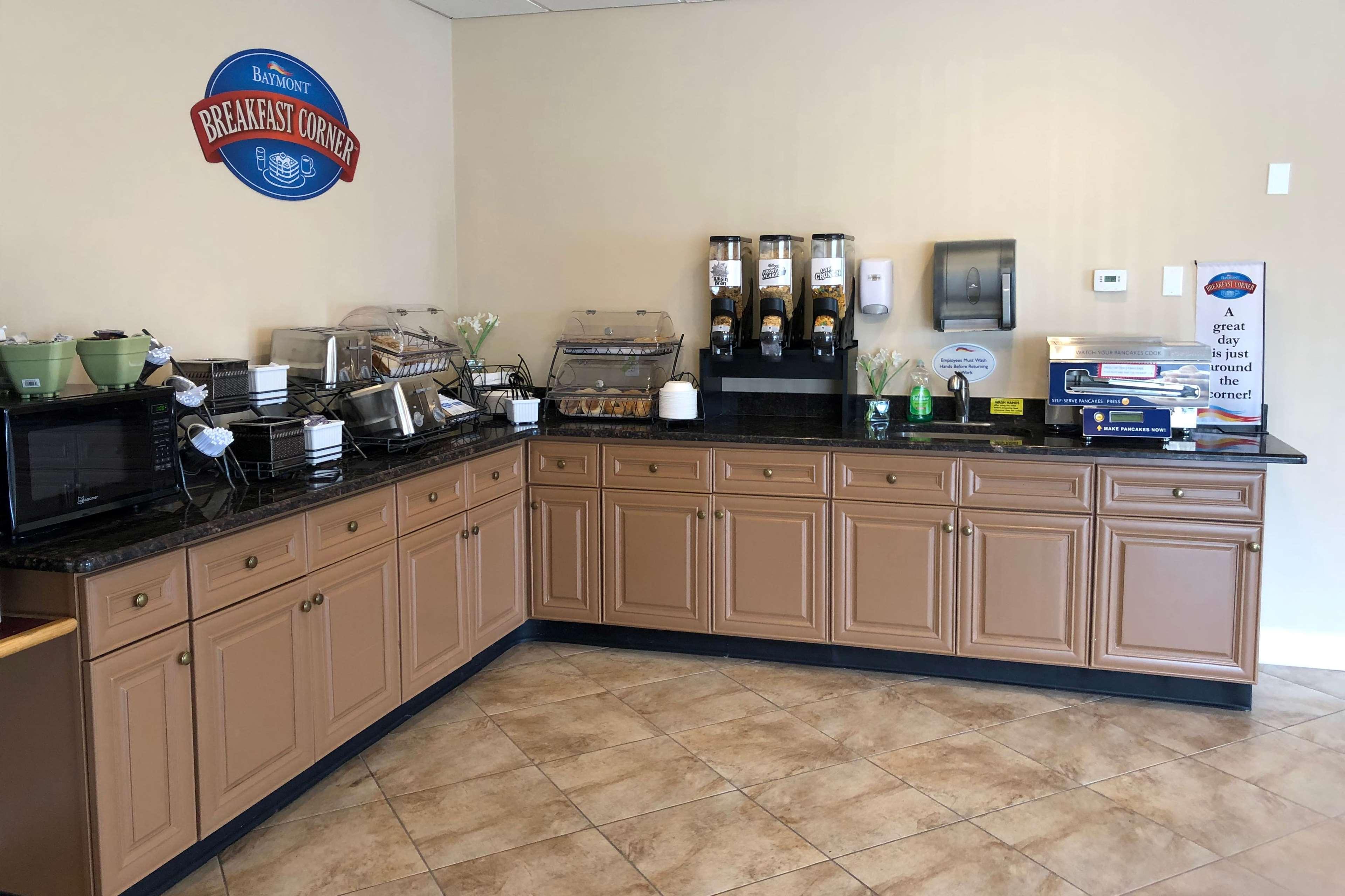 Hotel Baymont By Wyndham Latham Albany Airport Zewnętrze zdjęcie